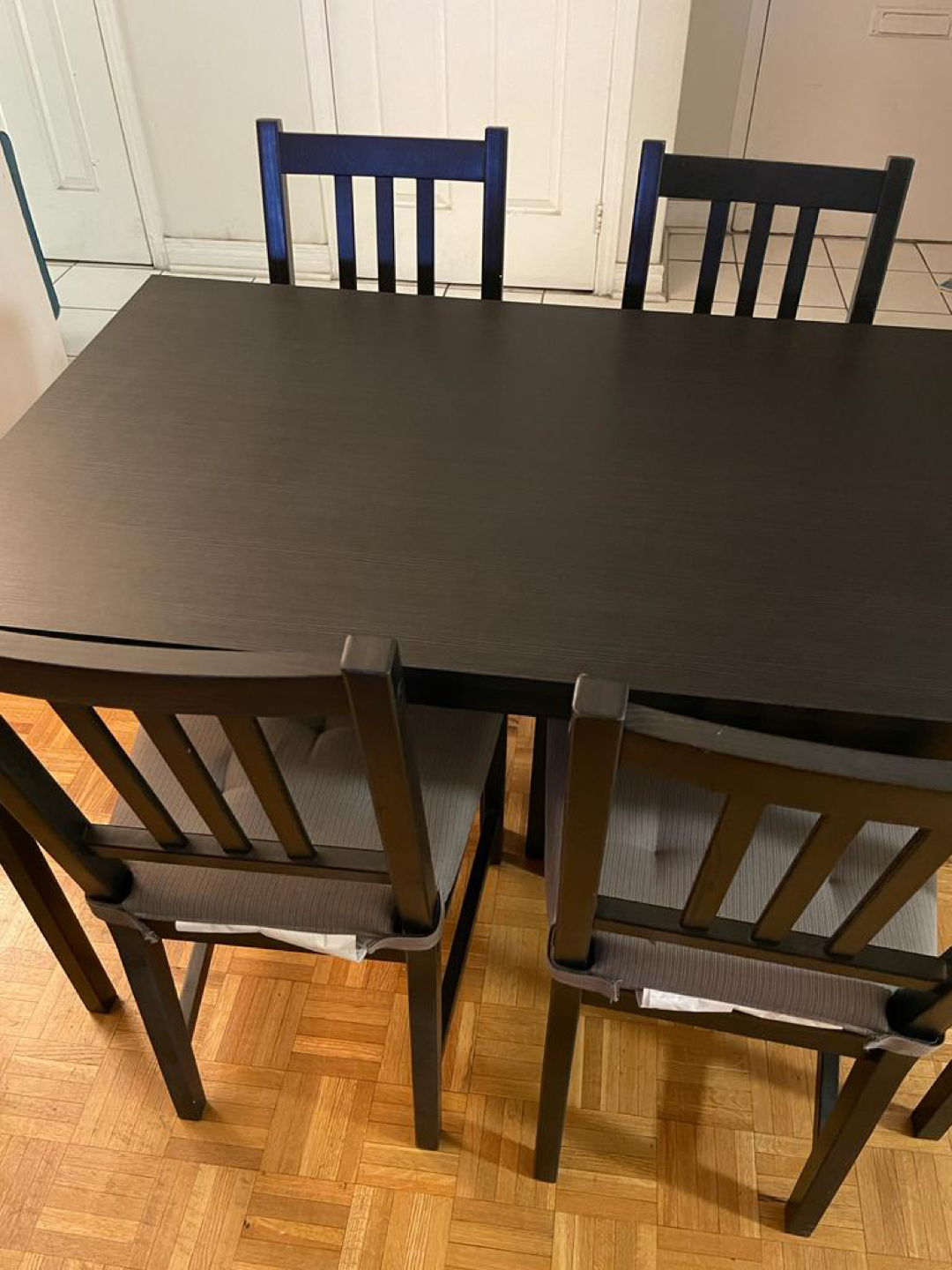 Dining Table with 4 chairs + Seat covers