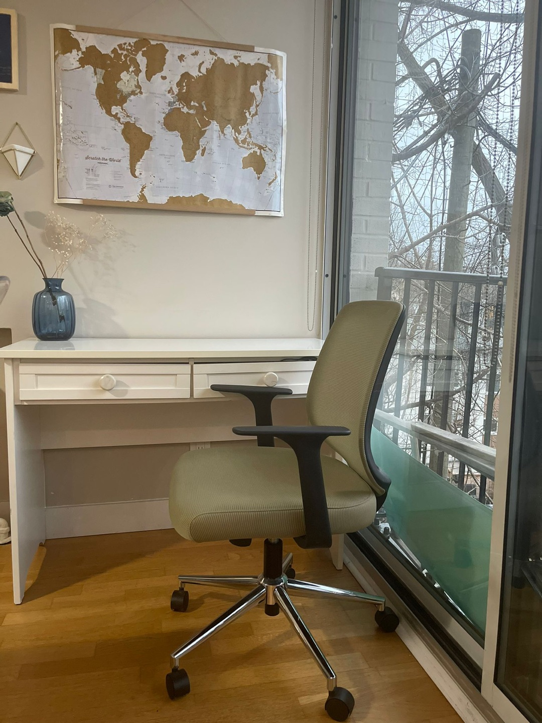 Ergonomic office chair