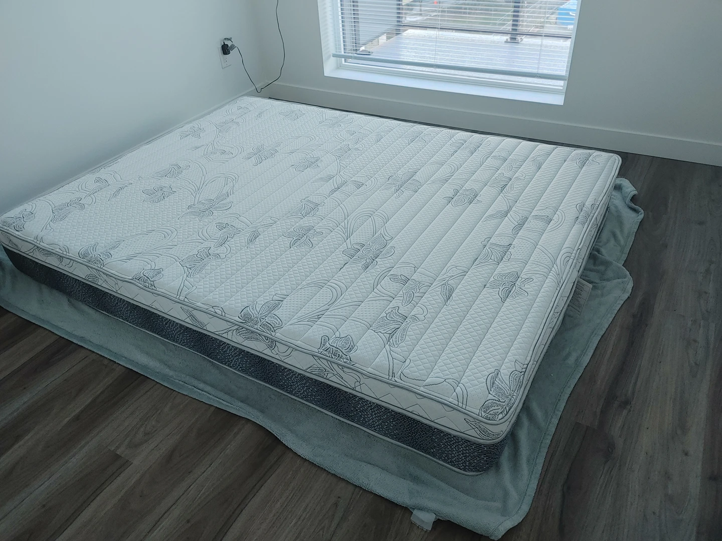 Queen mattress & frame - photo 2