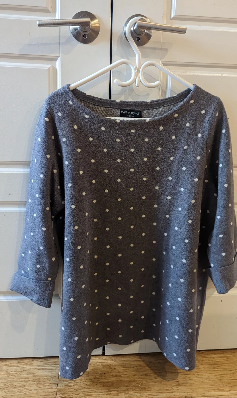 Women's XL/1X Grey & White Sweater thumbnail