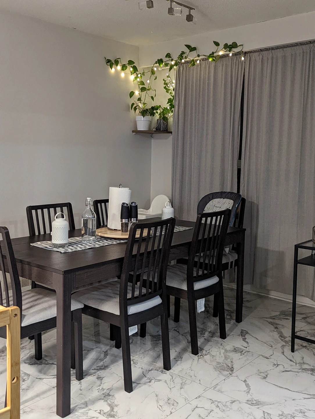 expanding dining table and chairs - photo 2