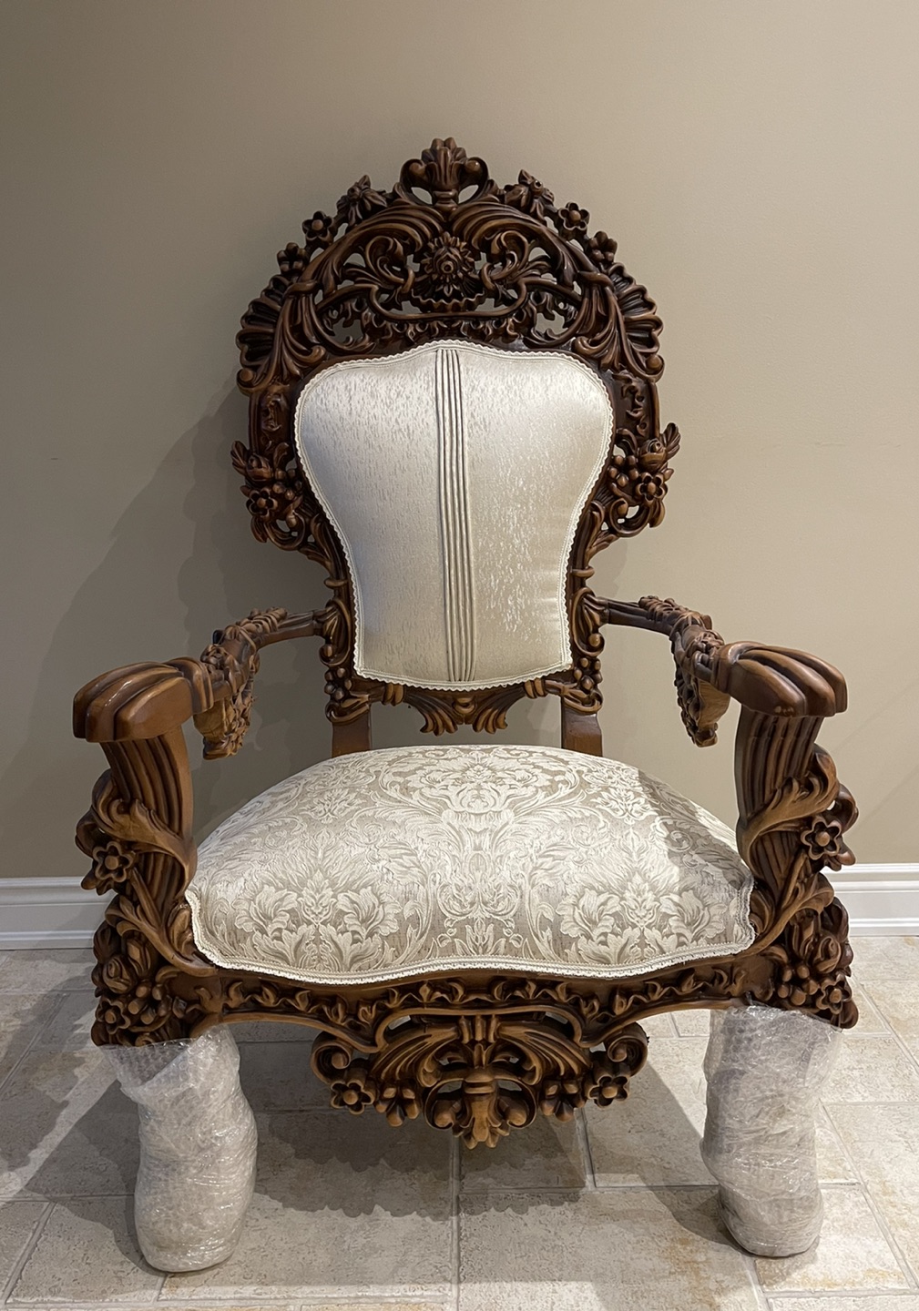 Brand New Luxury and Decorative Furniture thumbnail