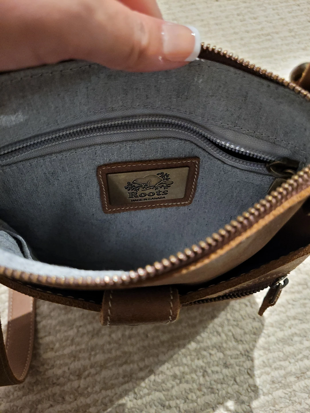 Roots leather cross body image indicator(3)