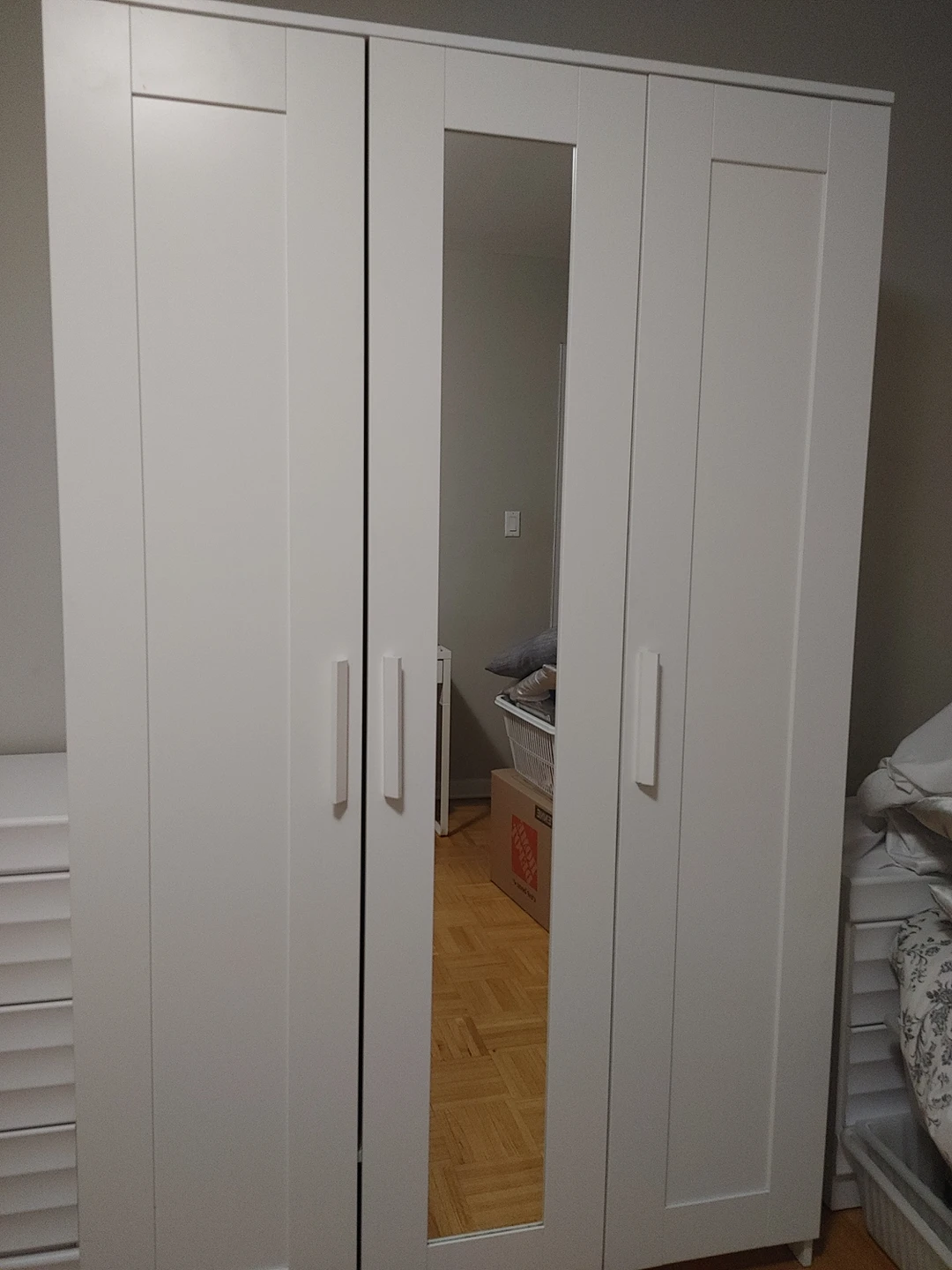 White Queen Size Bedroom Set (4 months old) - photo 3