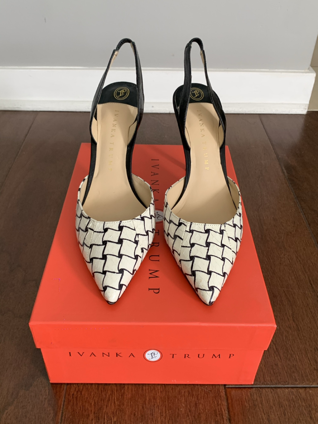 Stylish designer slingback heels - photo 2