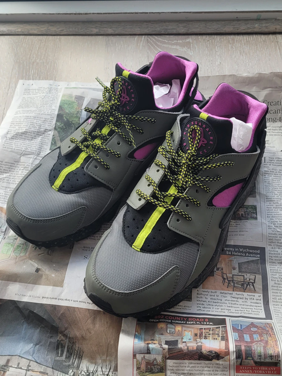 Nike Air Huarache sneakers 11.5 (like new) thumbnail