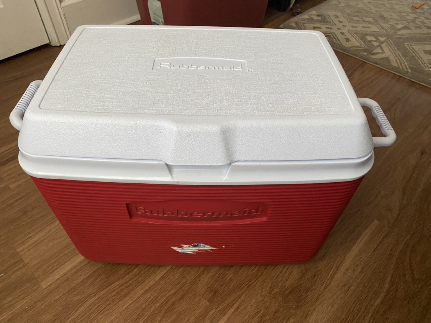 Large Rubbermade cooler thumbnail