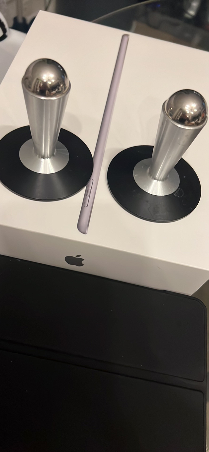 iPad 6 gen wifi + stand + case - photo 3