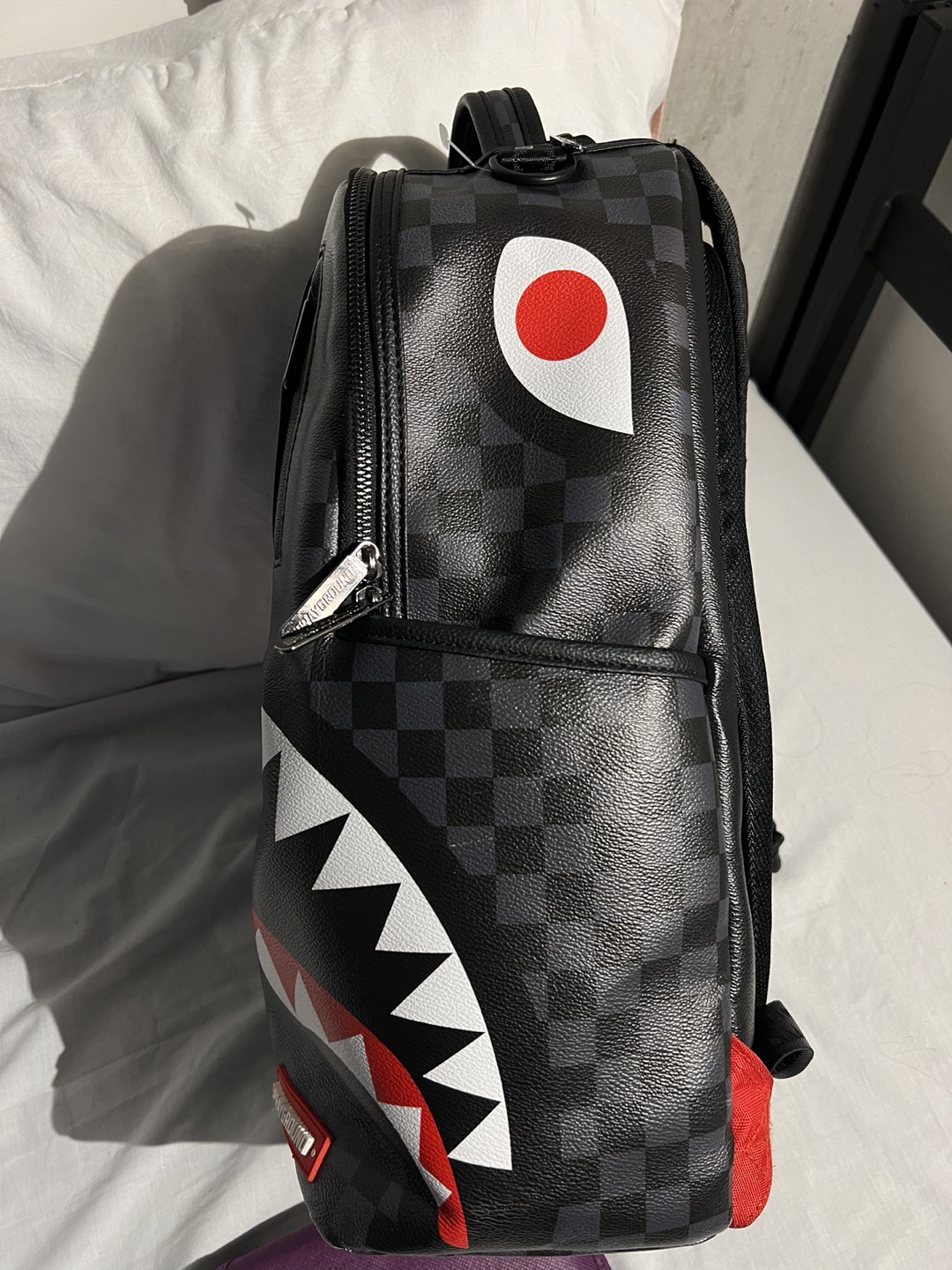 Sprayground backpack image indicator(4)