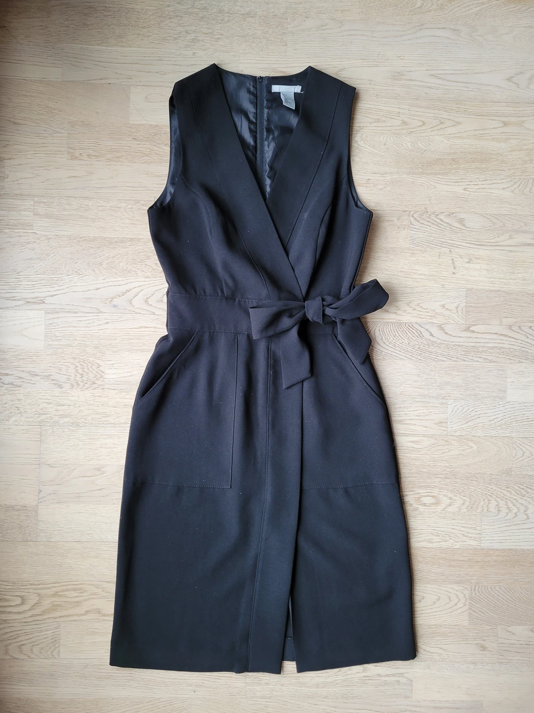 Black Dress thumbnail