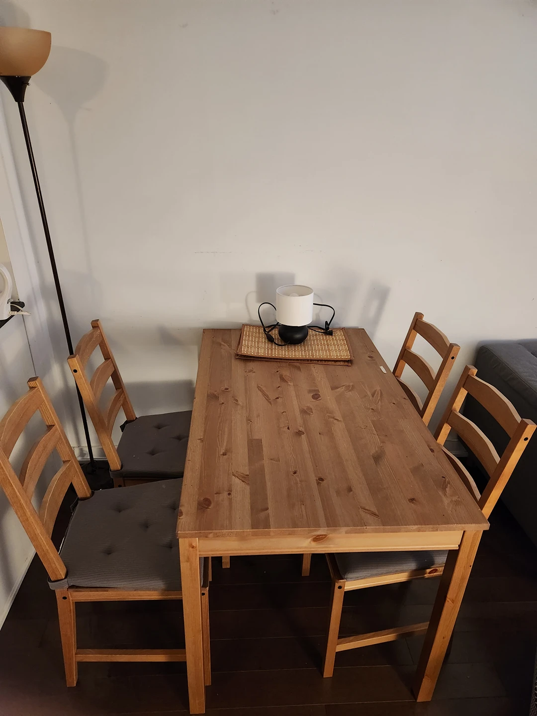Dining Table with 4 chairs