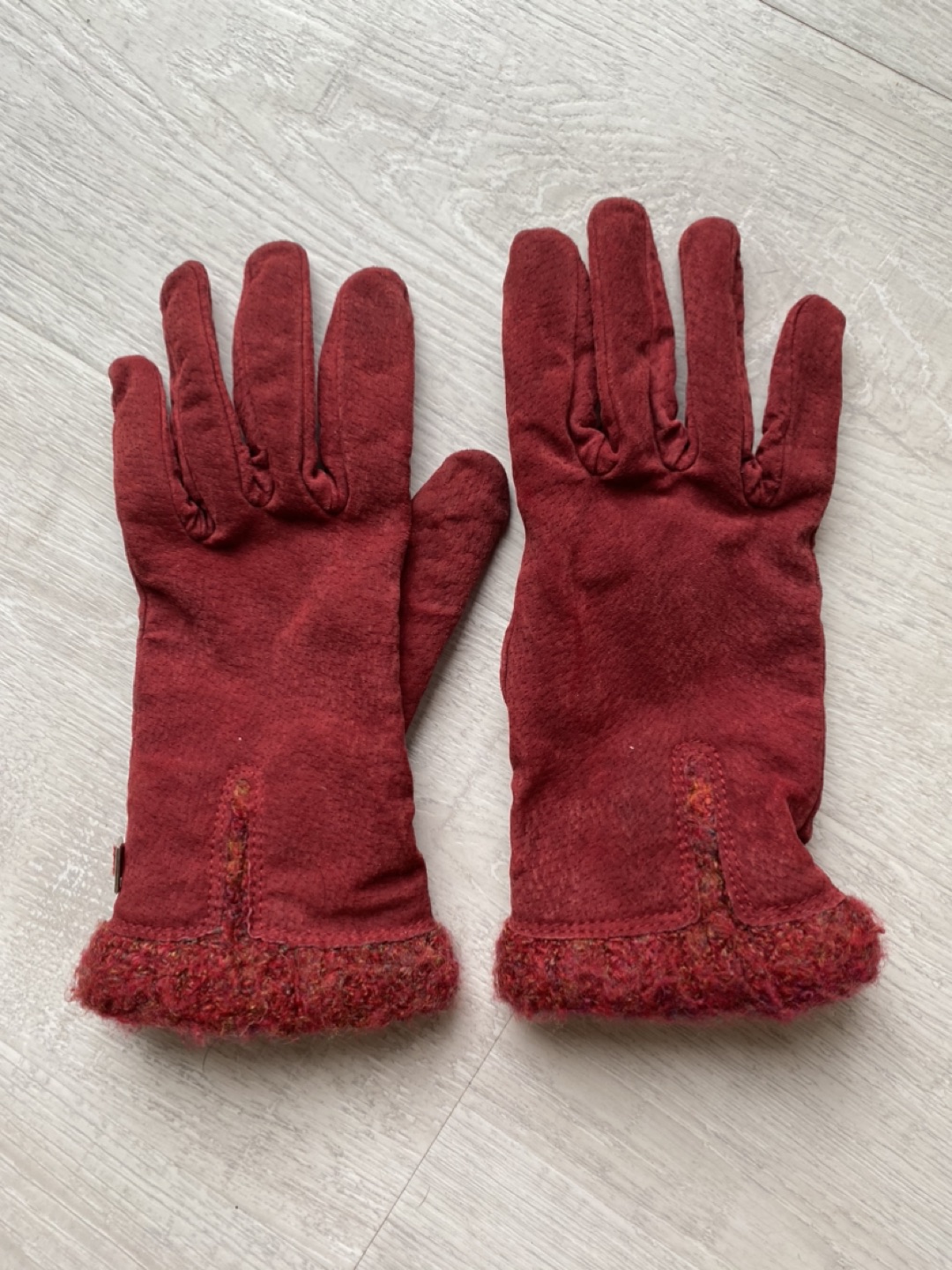 Nine West lined suede gloves image indicator(3)