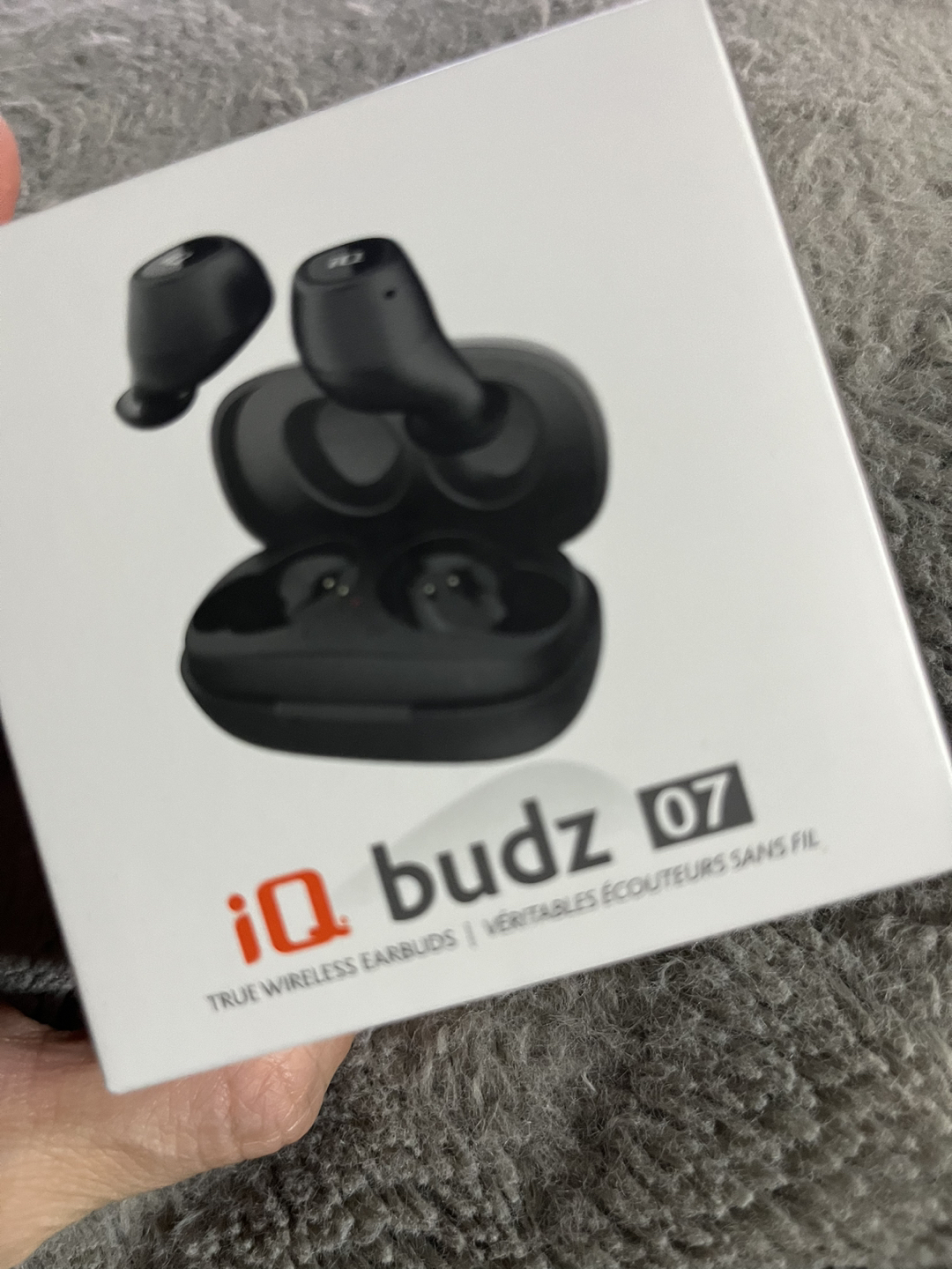 Wireless earbuds