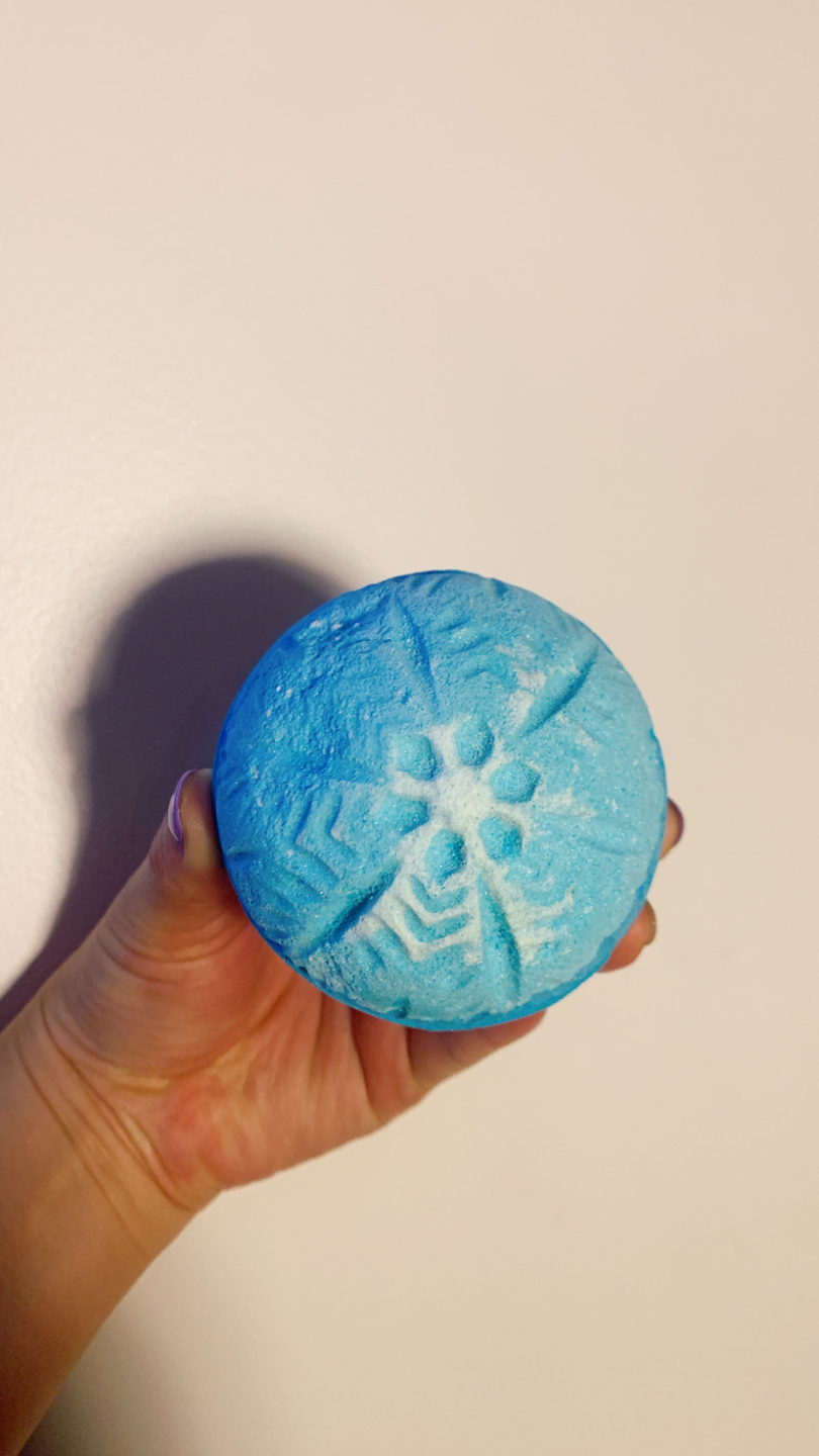 Lush - unused Snow Drift bath bomb