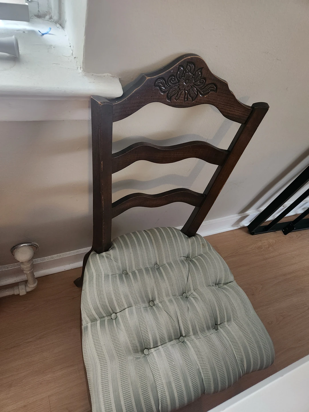 selling dining chair thumbnail
