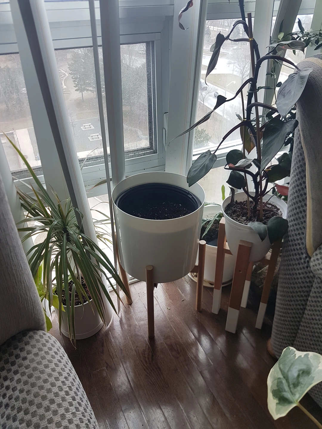planter with wooden stand thumbnail