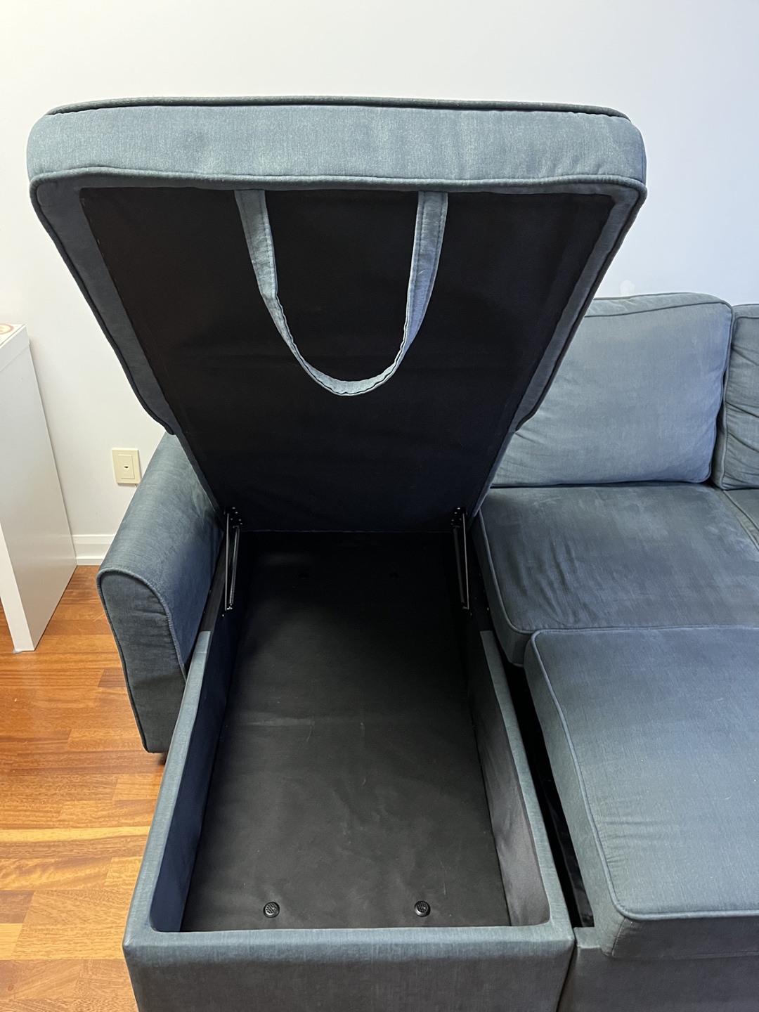 Reversible Sectional Pullout Structube Couch - photo 2