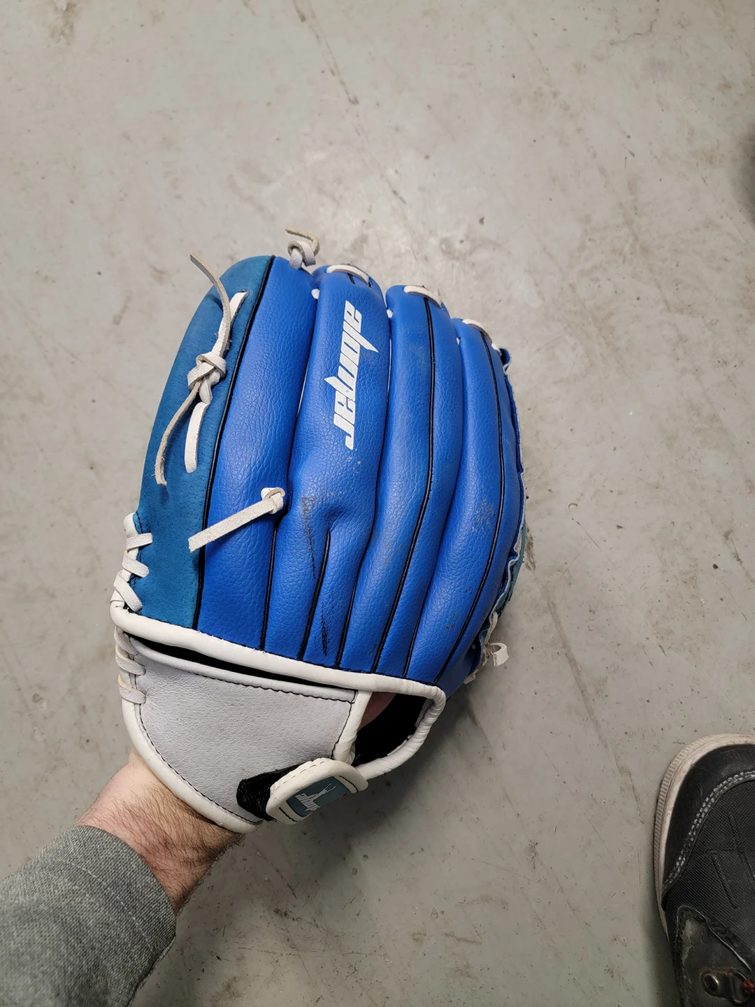 Robbie Alomar Bluejays glove - photo 3