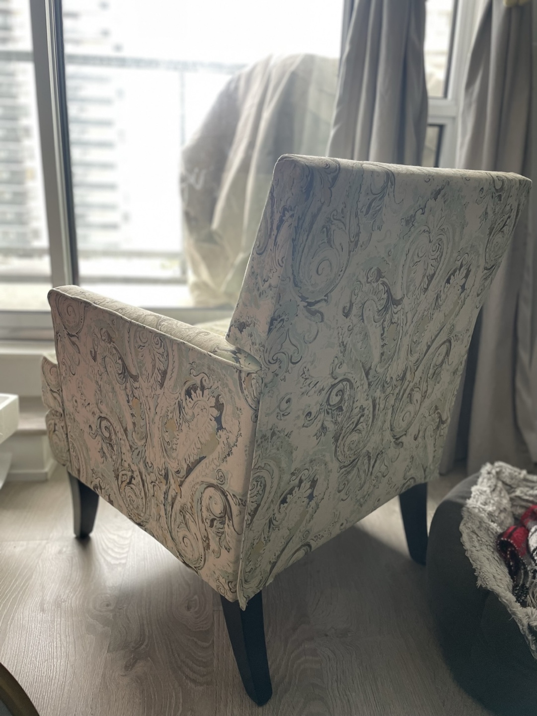 Like new accent chair - photo 3