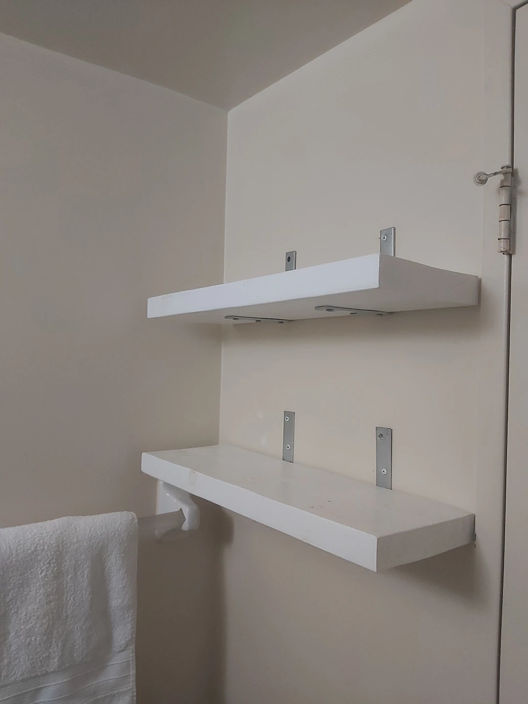 Floating shelves × 2 💰 thumbnail