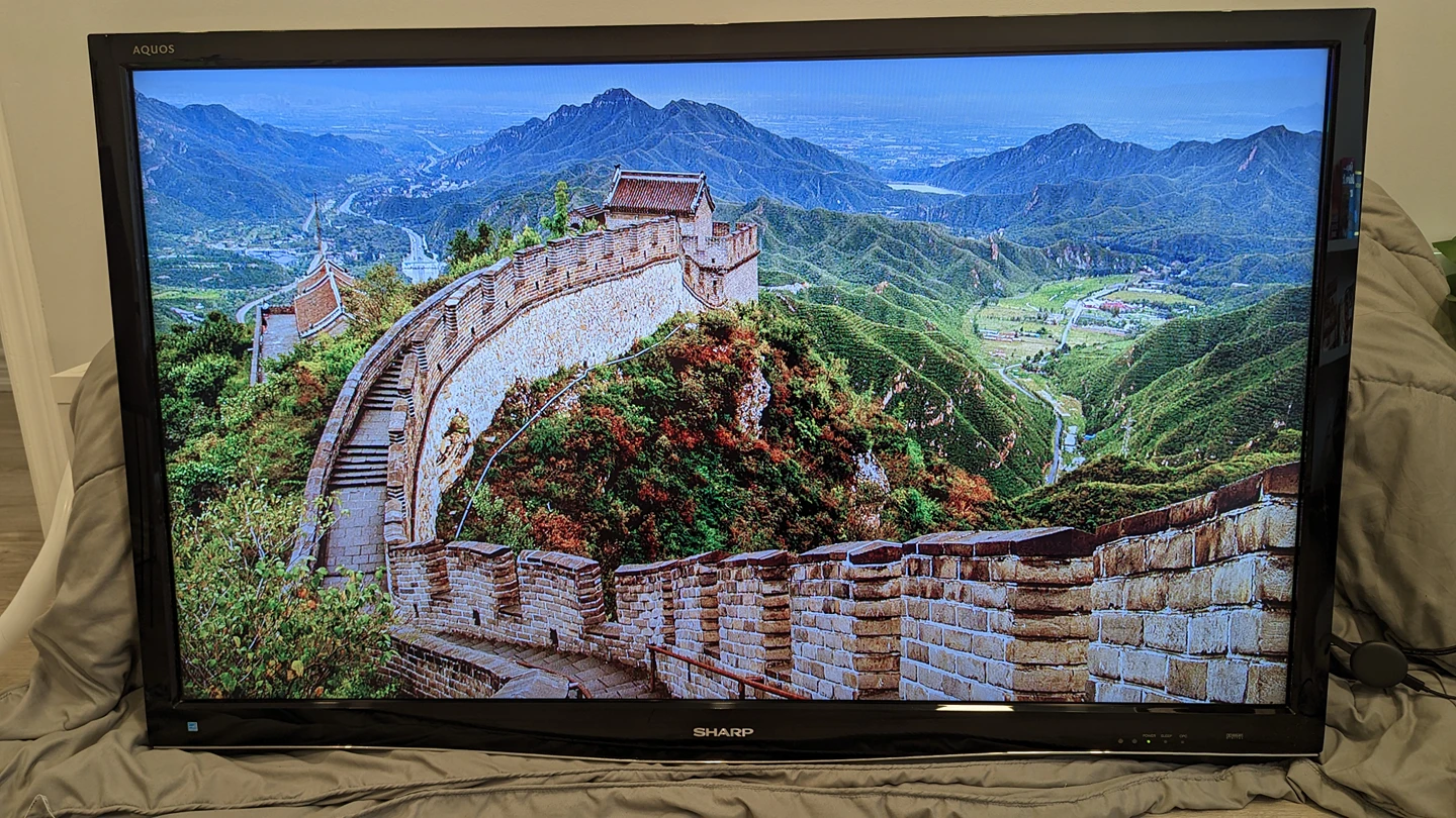 selling Sharp LCD screen 52" inch flat screen TV