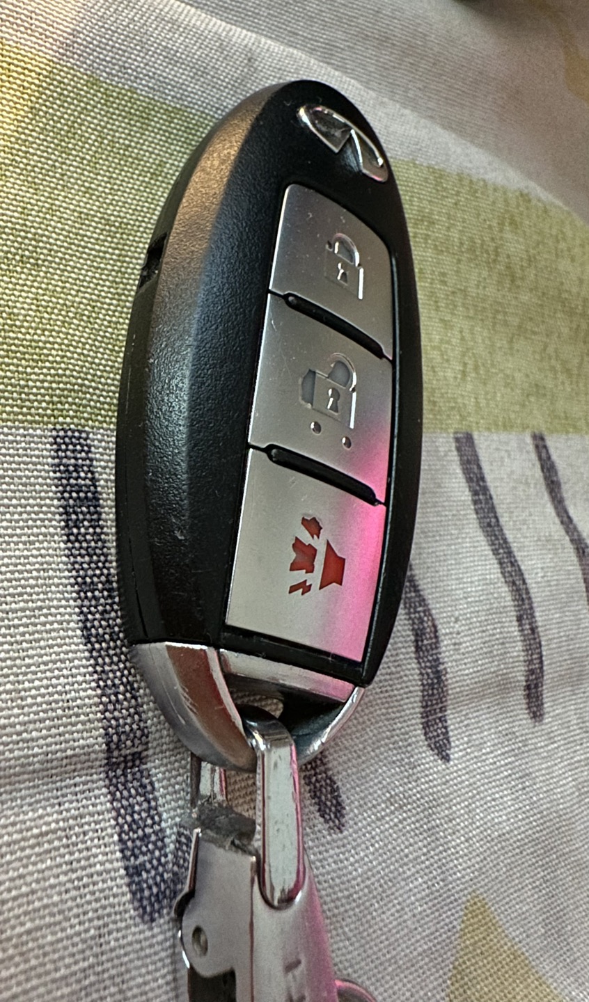 Nissan/Infinti keyfob. Came with my Infiniti EX-35