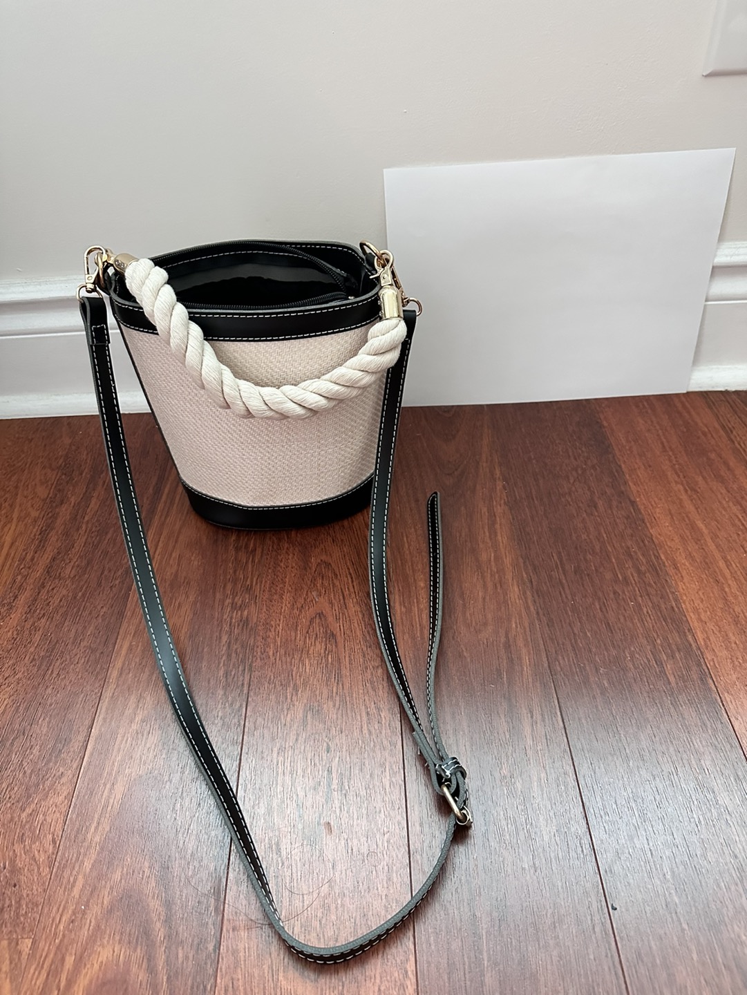 Women purse cross body image indicator(2)