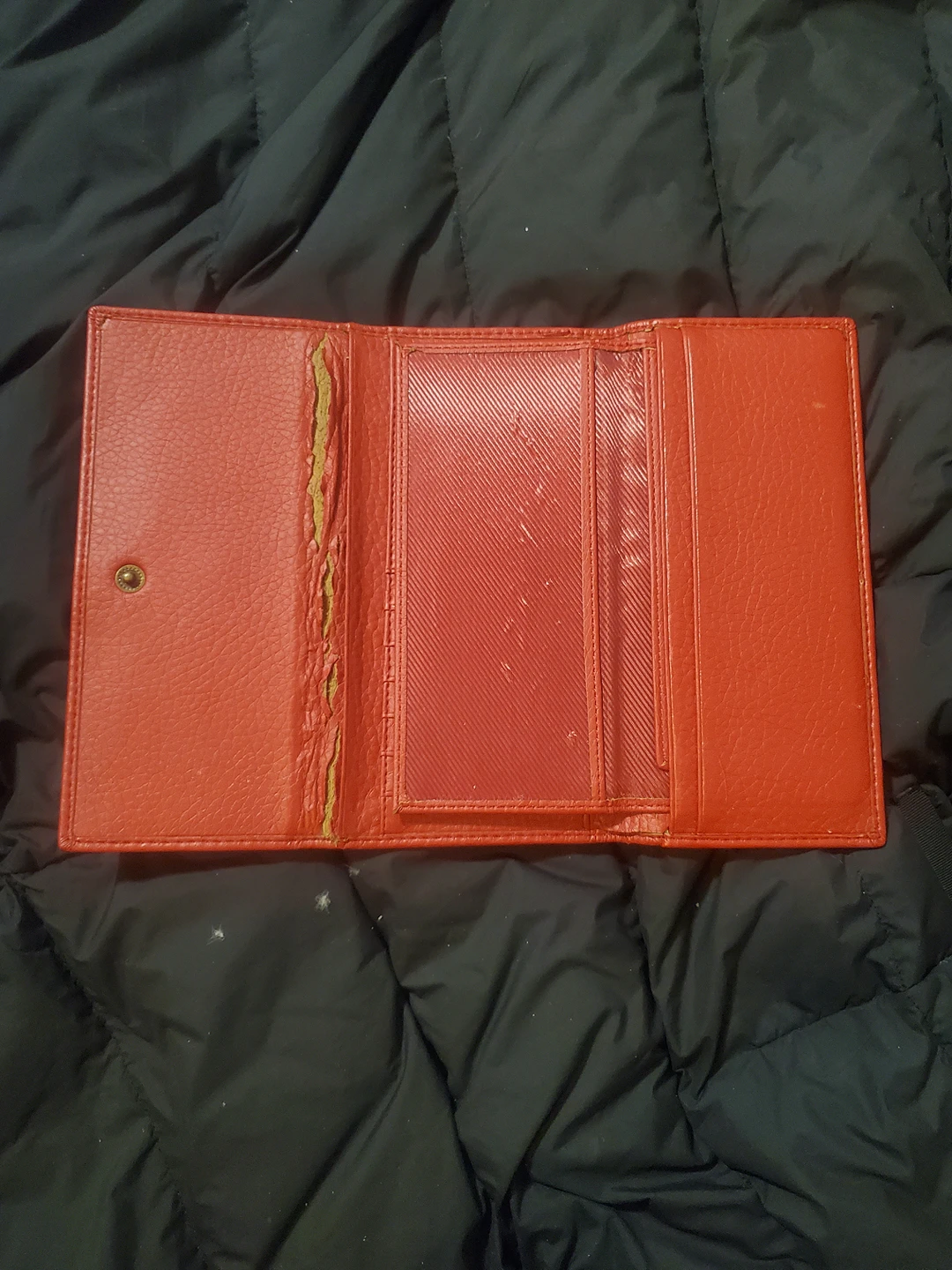 Free Faux Dolce & Gabbana wallet (Read Description) #freecycle image indicator(6)