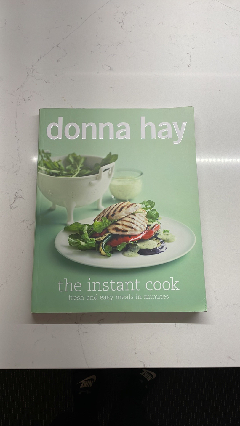 Various cookbooks - Gordon Ramsay, Donna Hay, Two Kitchens..etc image indicator(4)