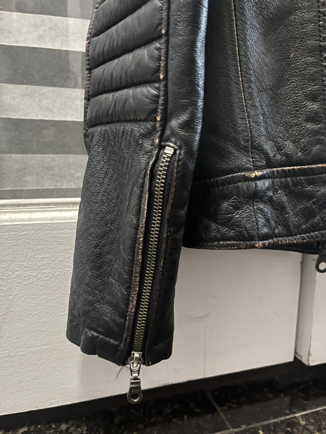Danier leather jacket 2XS for petite size or teens - photo 5