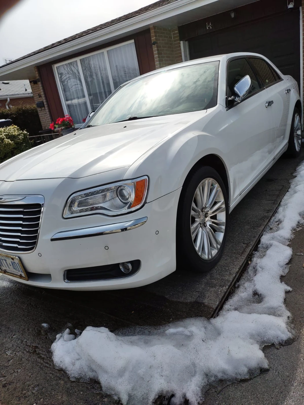 2011 Chyrsler 300 limited V6   only 70,000km - photo 2