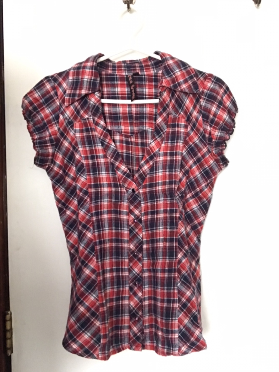 Cute plaid v-neck button-up top