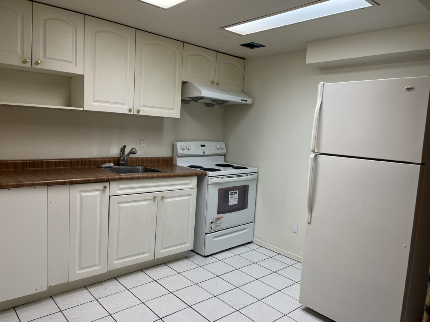 2 bedroom and one bath basement for rent - photo 4
