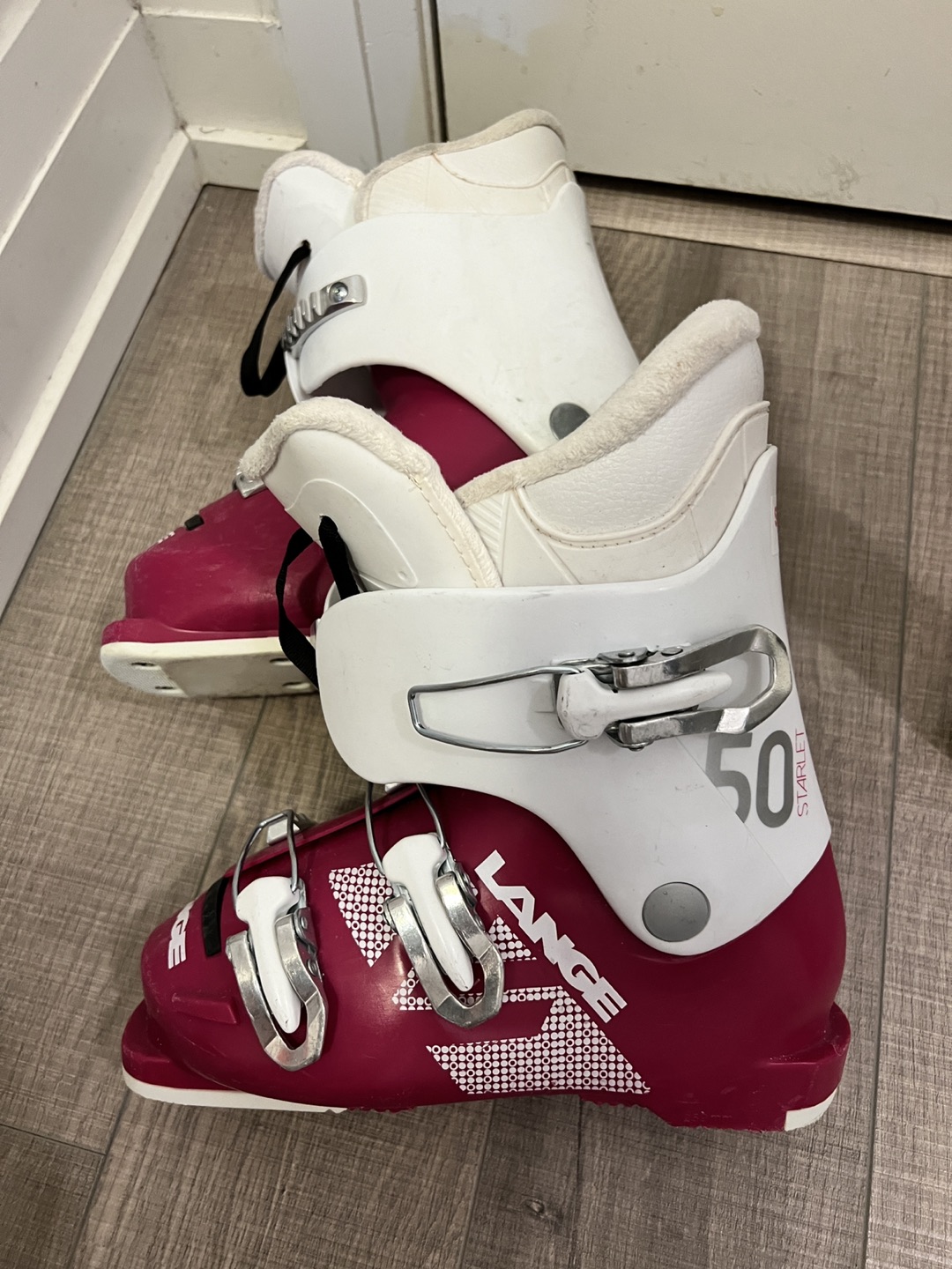 Girls skis and boots image indicator(3)