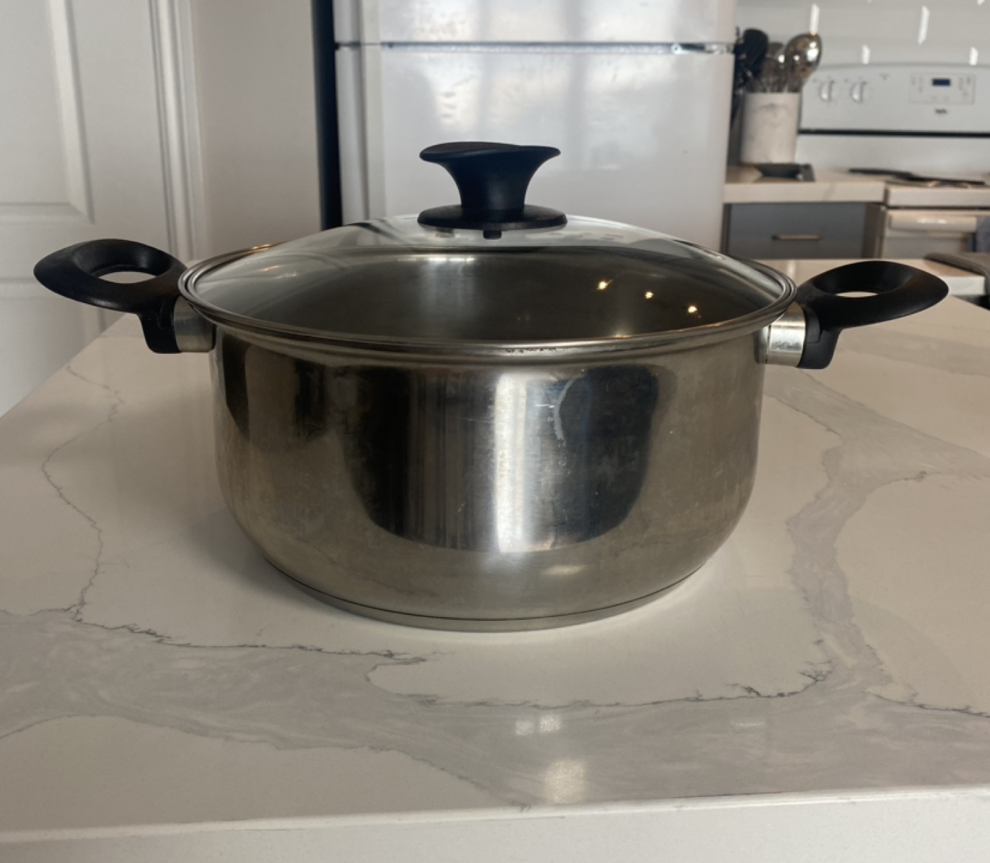 Soup/hot pot with lid