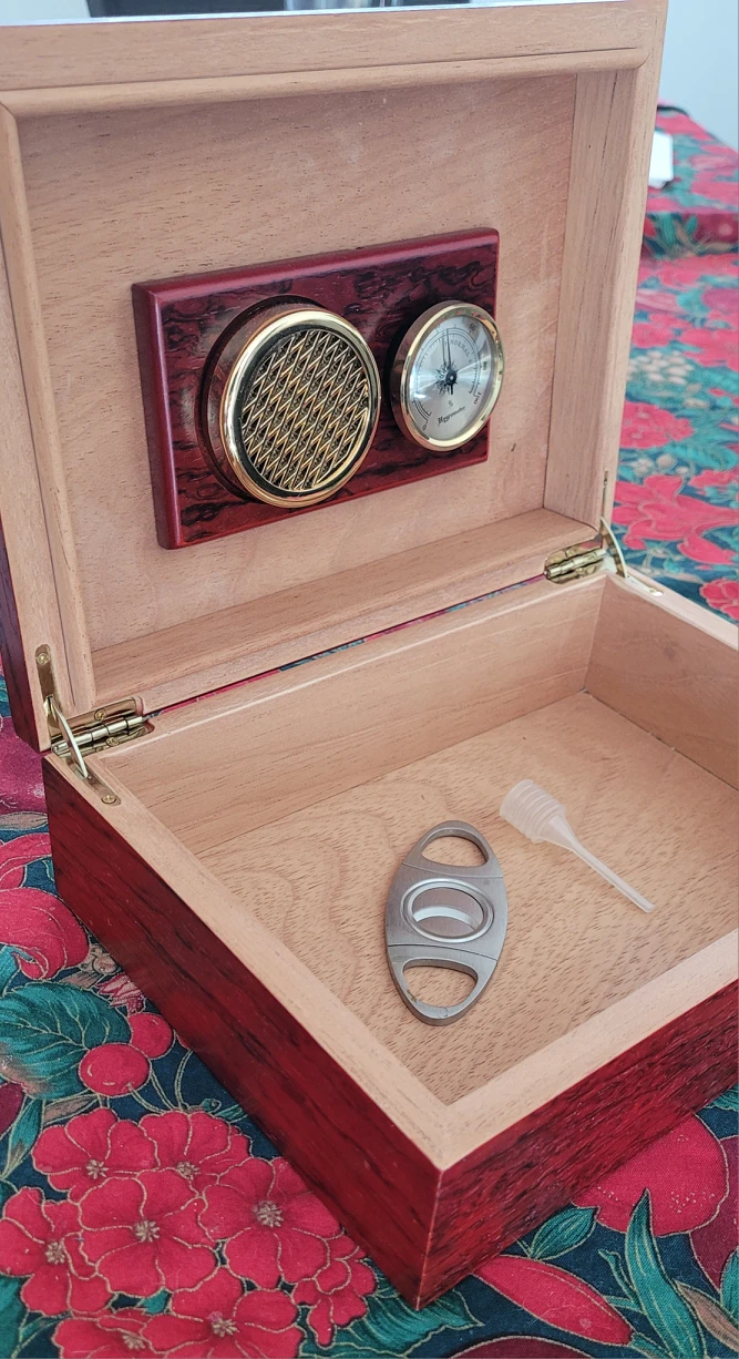 Wooden cigar box/ humidor - photo 2