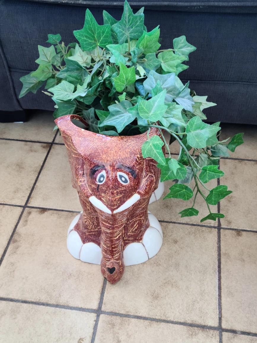 FREE CERAMIC ELEPHANT POTTER  URGENT PICK UP TODAY