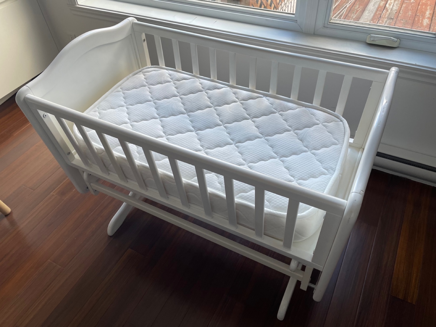 Rocking Crib and Mattress - photo 2