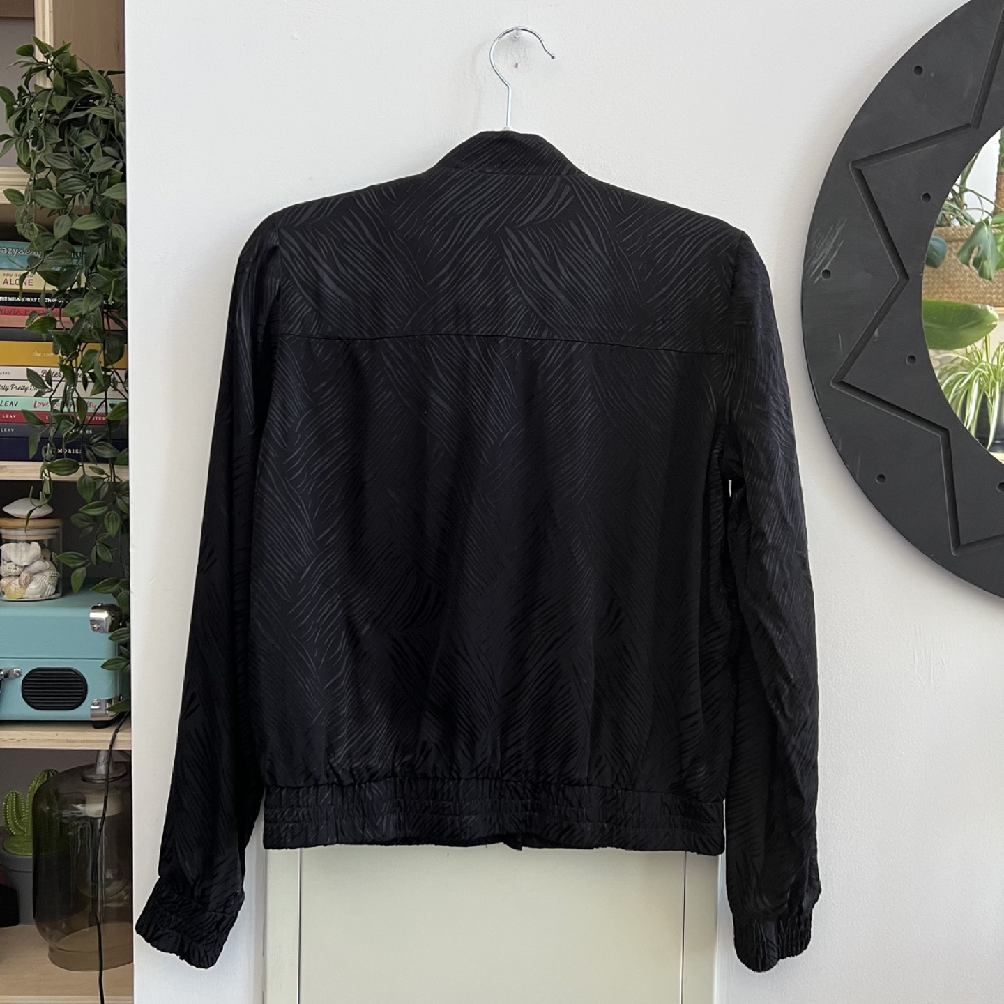 LADIES BLACK PATTERN LIGHT JACKET image indicator(2)