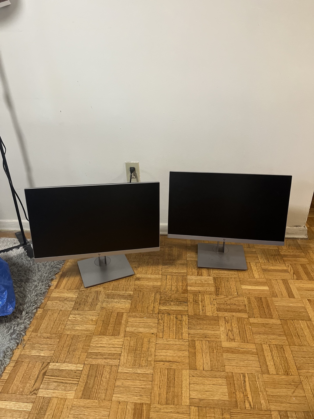 Identical HP Monitors