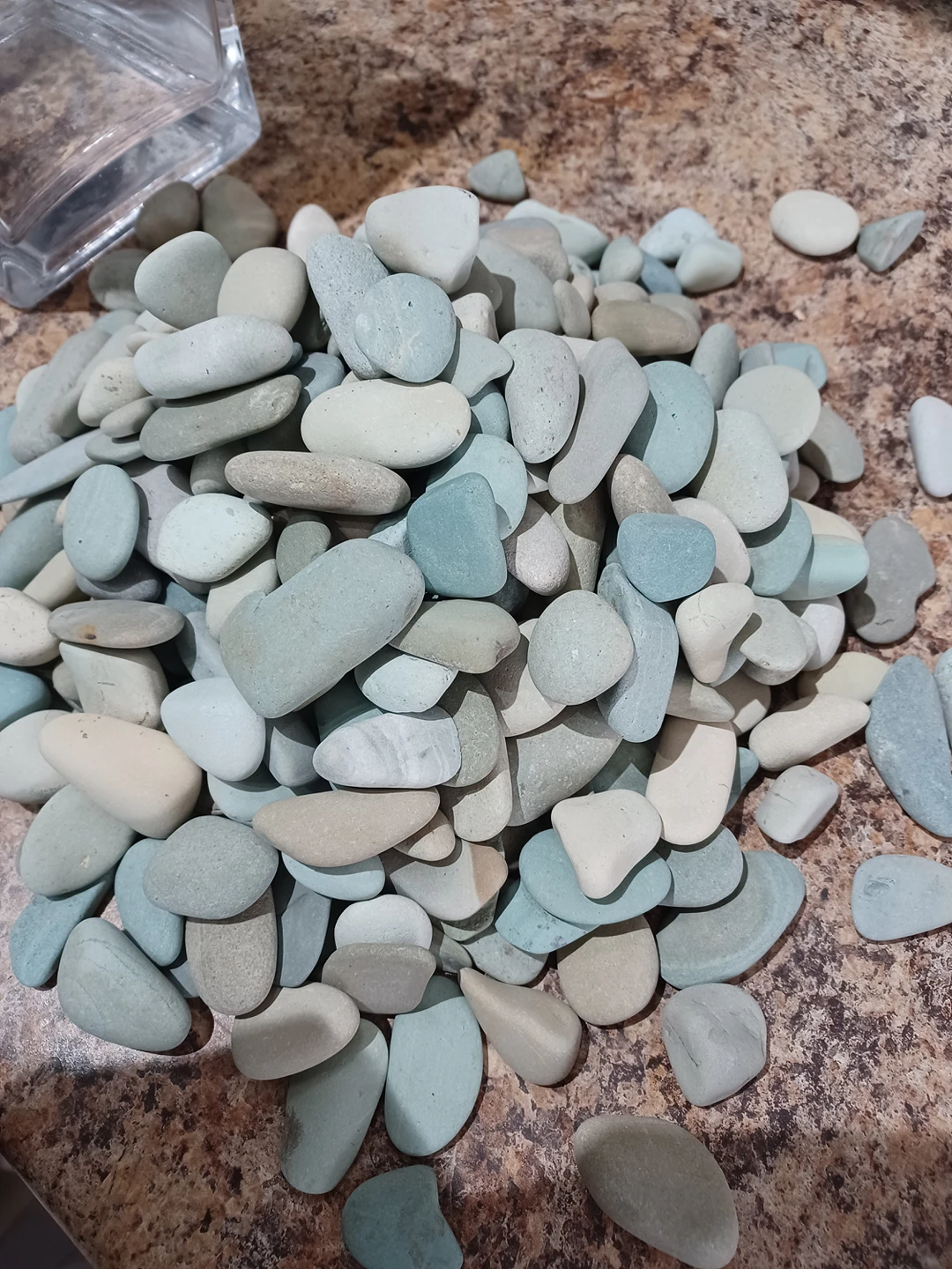 Glass Vase With Decorative Stones image indicator(4)