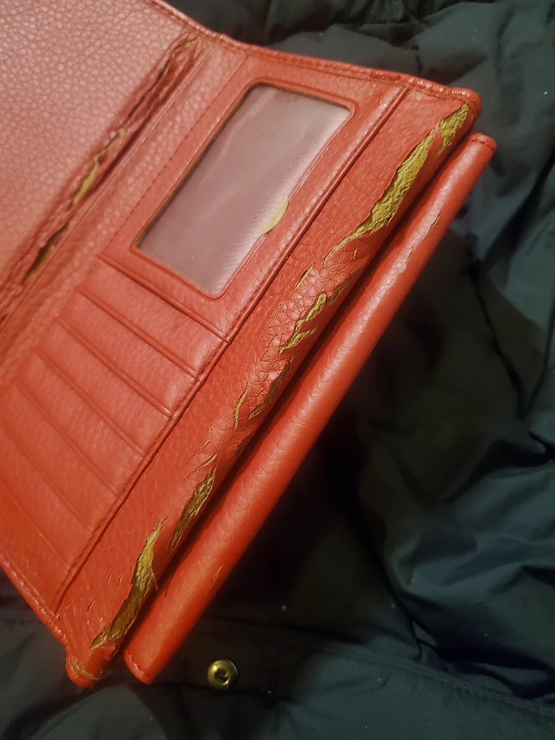 Free Faux Dolce & Gabbana wallet (Read Description) #freecycle image indicator(5)