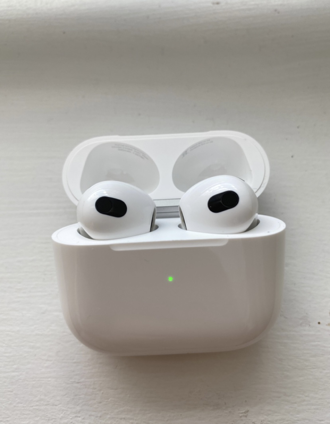 AirPods (3rd generation) with MagSafe Charging Case - photo 2