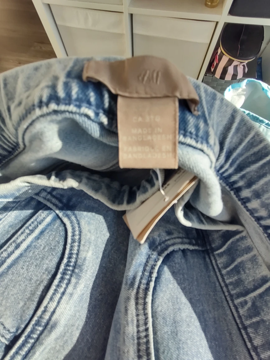 H&M Size 3XL Jeans (Brand New) image indicator(4)