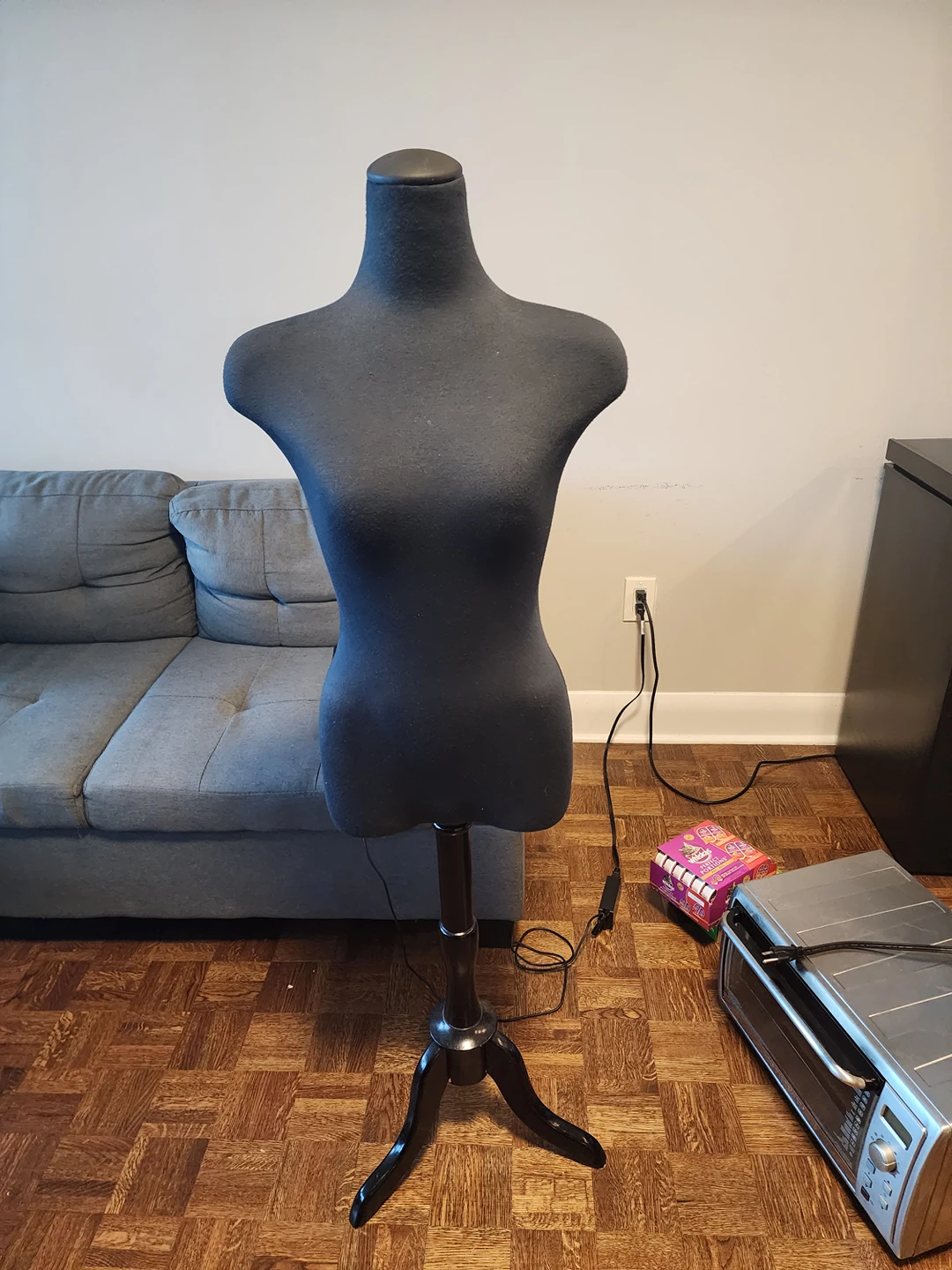 Dress stand thumbnail
