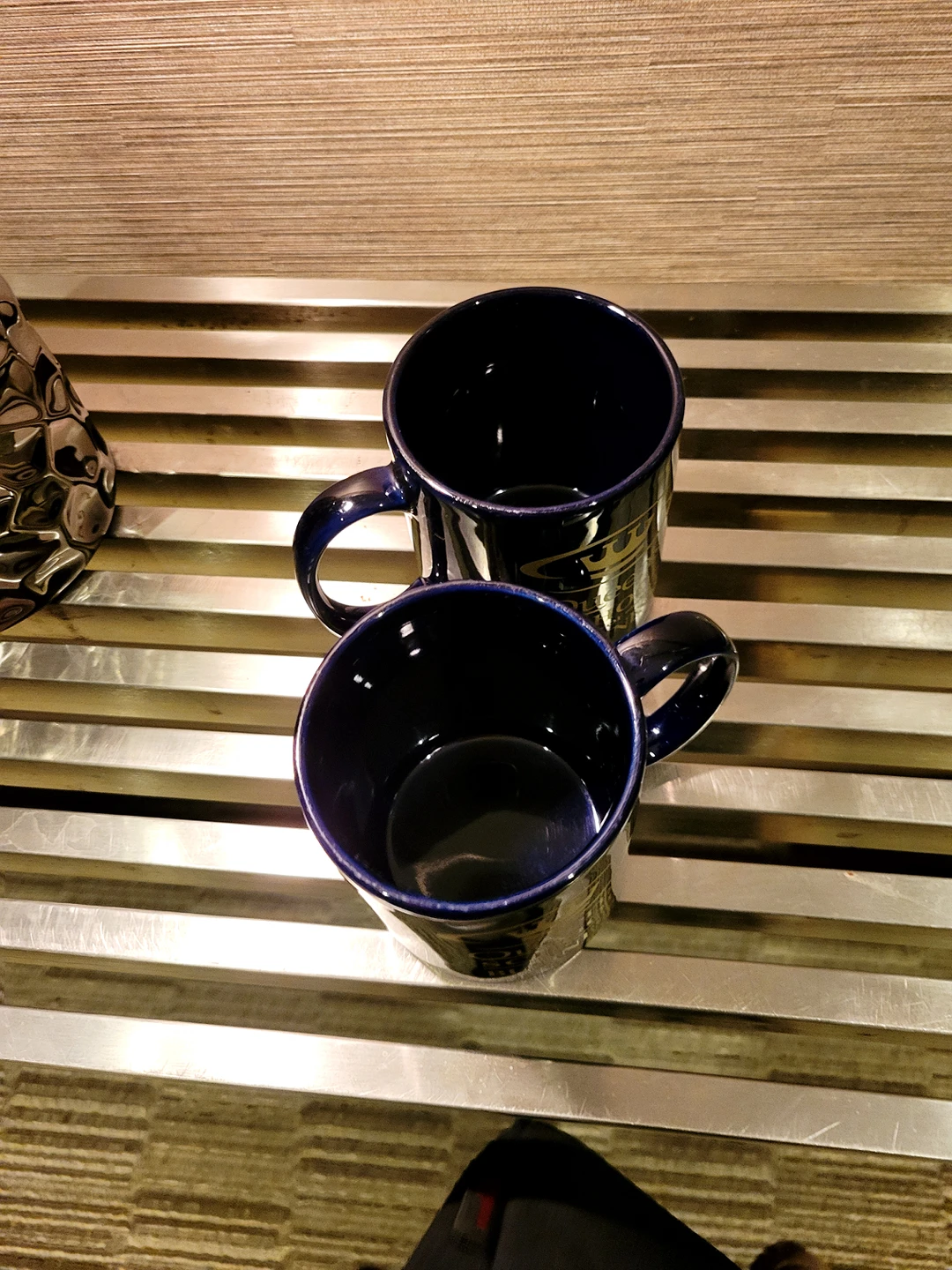 Set of Queen's School of Business MUGS image indicator(2)