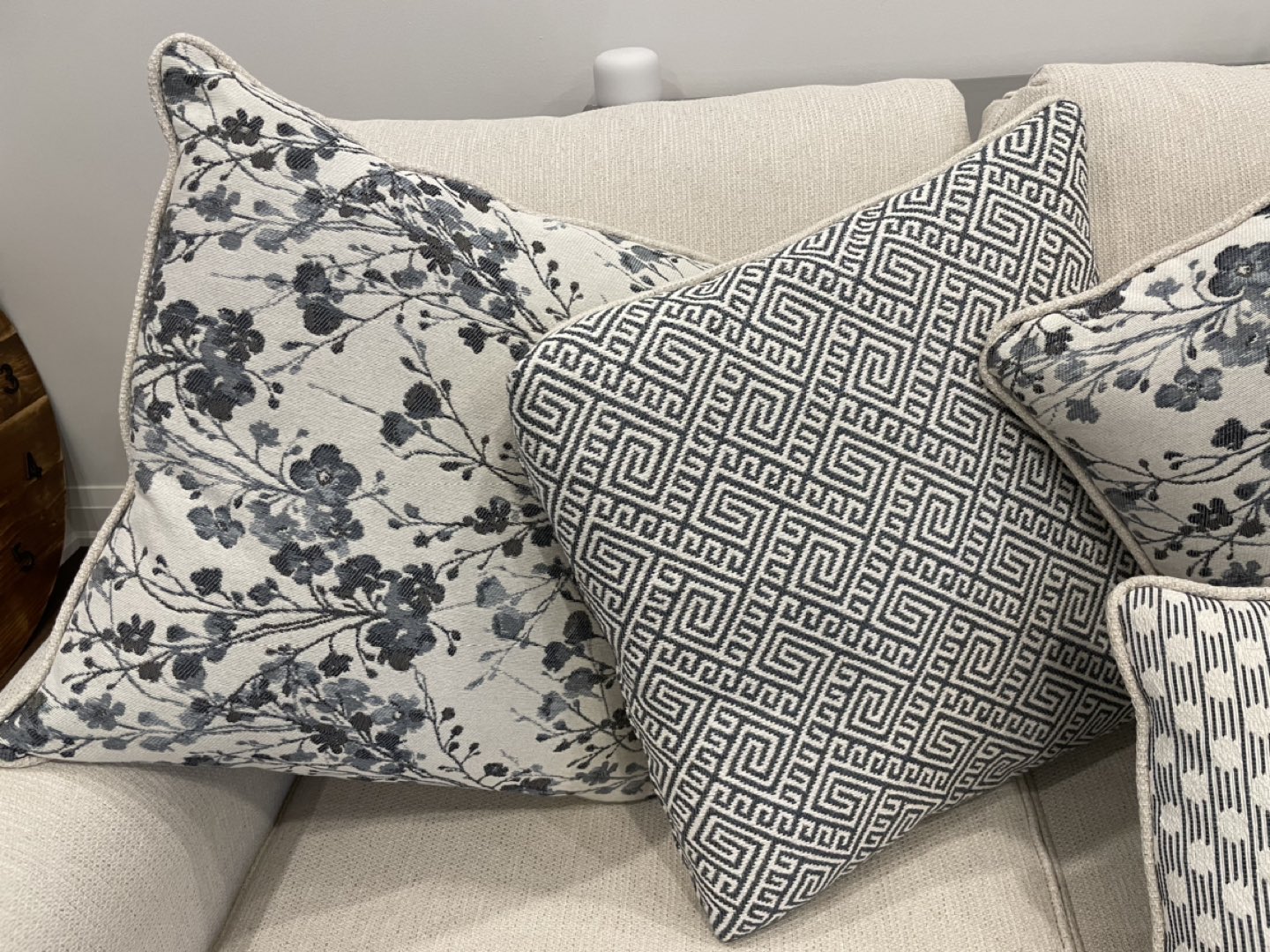 Ashley throw pillows / cushions 🏀 image indicator(5)