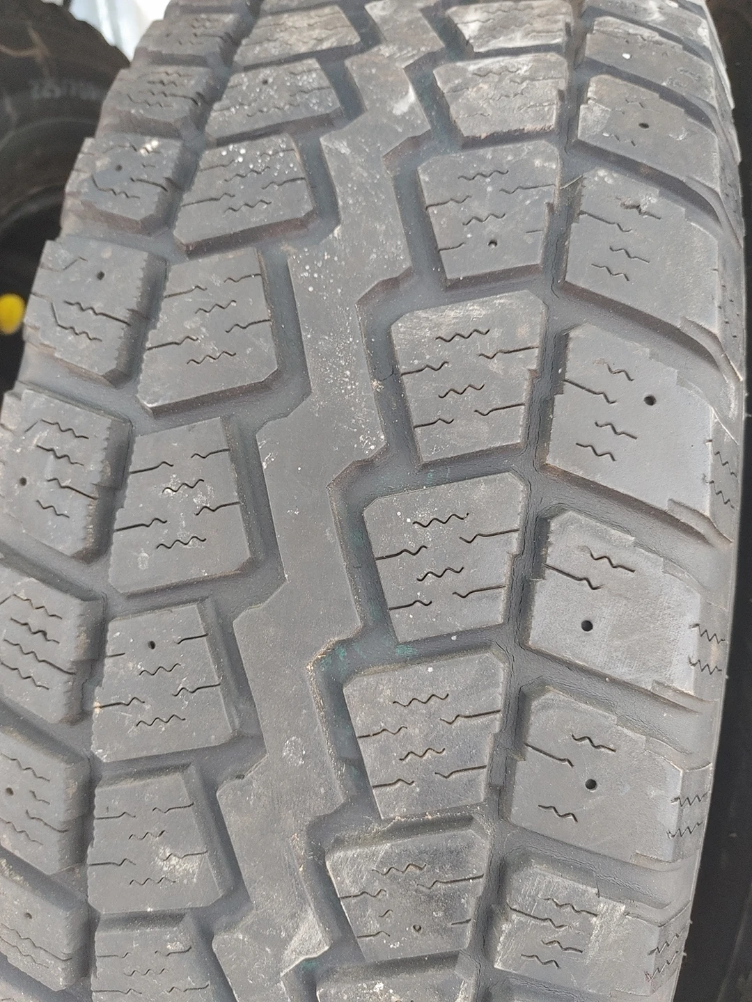 Good winter tires on rim for sale image indicator(2)