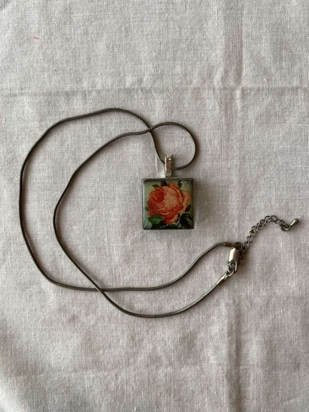 Vintage Rose resin pendant necklace image indicator(5)