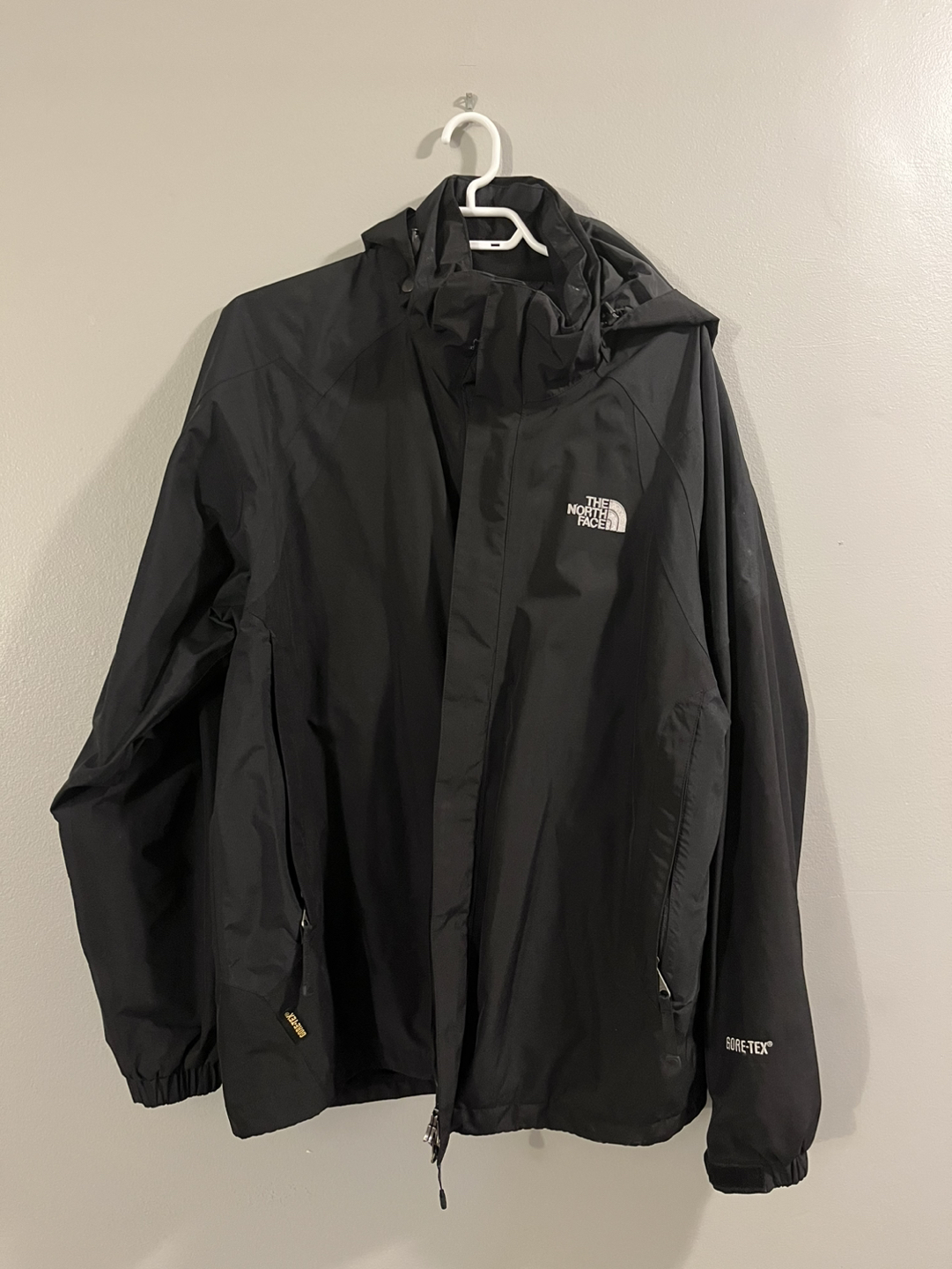 🏀 The north face windbreaker jacket